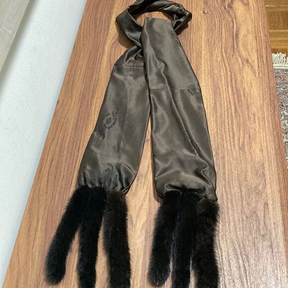 NWOT Black Diamond Dark Brown Silk Foulard Scarf with Genuine Mink Fur Tails. - Picture 4 of 5